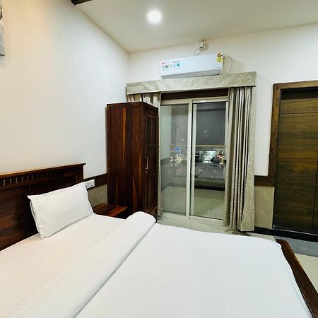 Hotel Tirth By Sonu'S Uddzsaín Kültér fotó