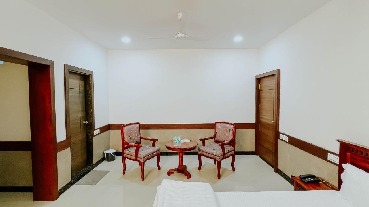 Hotel Tirth By Sonu'S Uddzsaín Kültér fotó