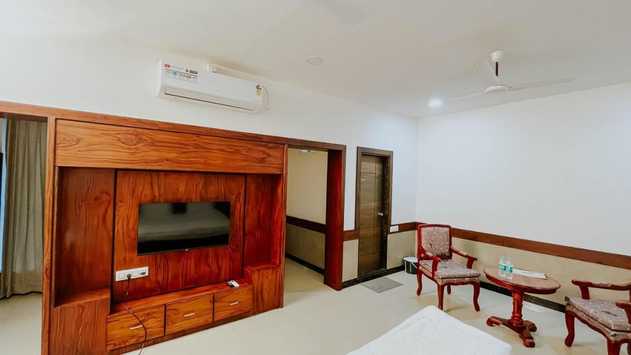 Hotel Tirth By Sonu'S Uddzsaín Kültér fotó