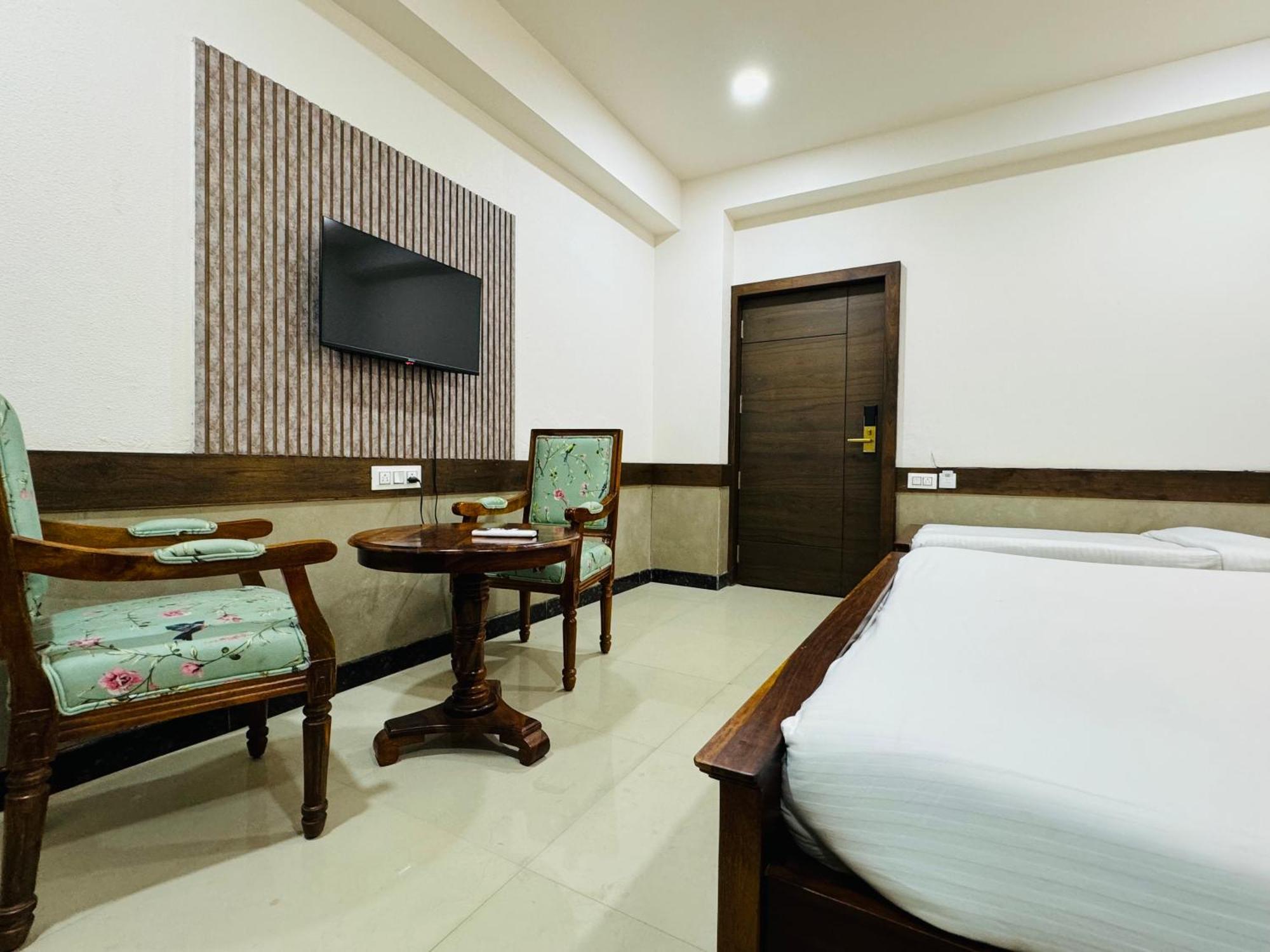 Hotel Tirth By Sonu'S Uddzsaín Kültér fotó