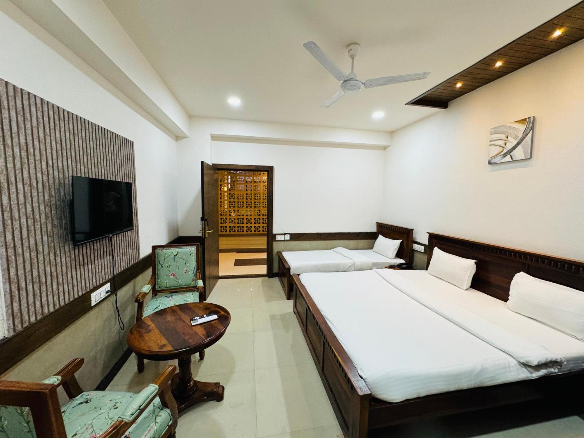 Hotel Tirth By Sonu'S Uddzsaín Kültér fotó