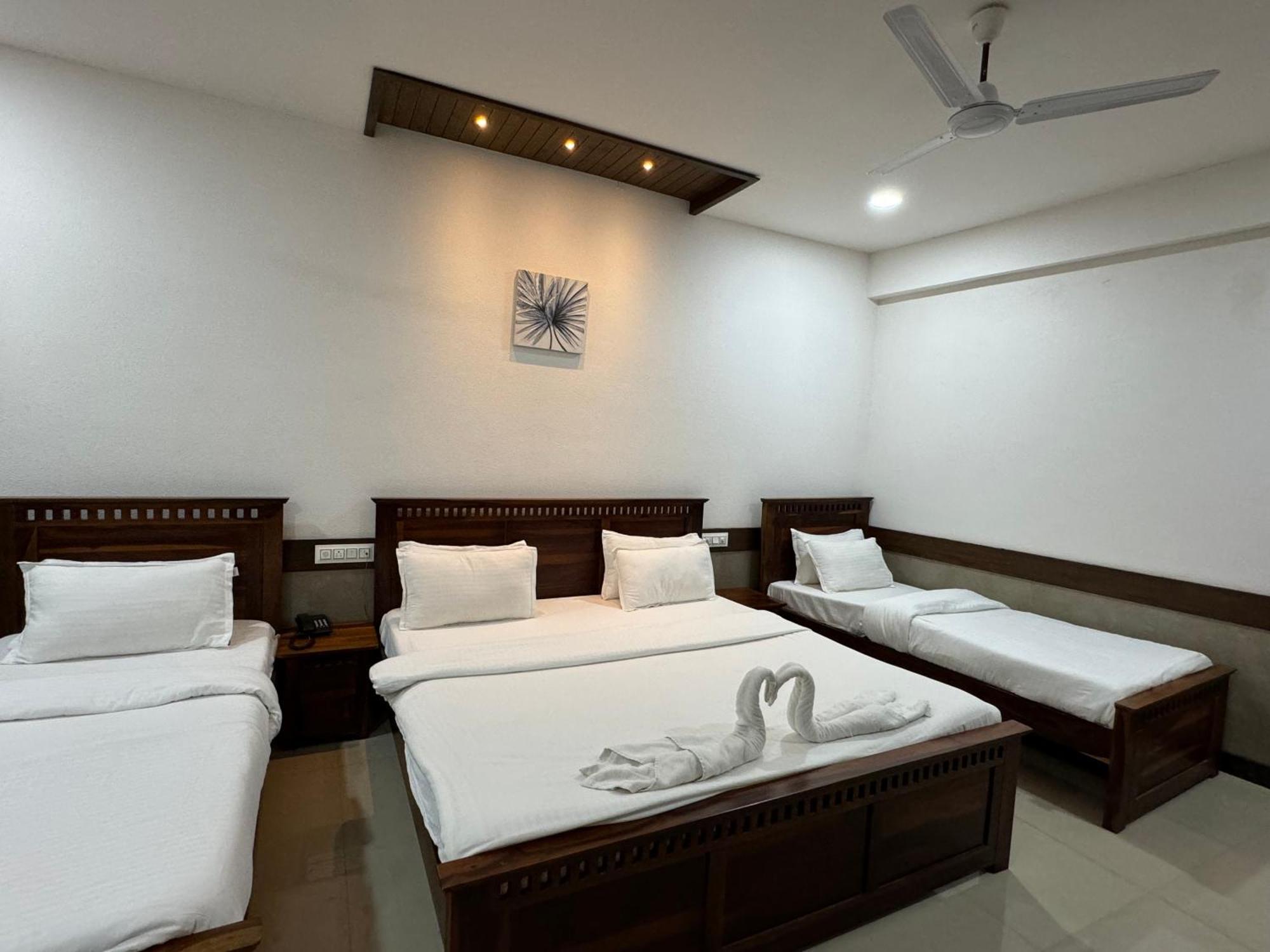 Hotel Tirth By Sonu'S Uddzsaín Kültér fotó