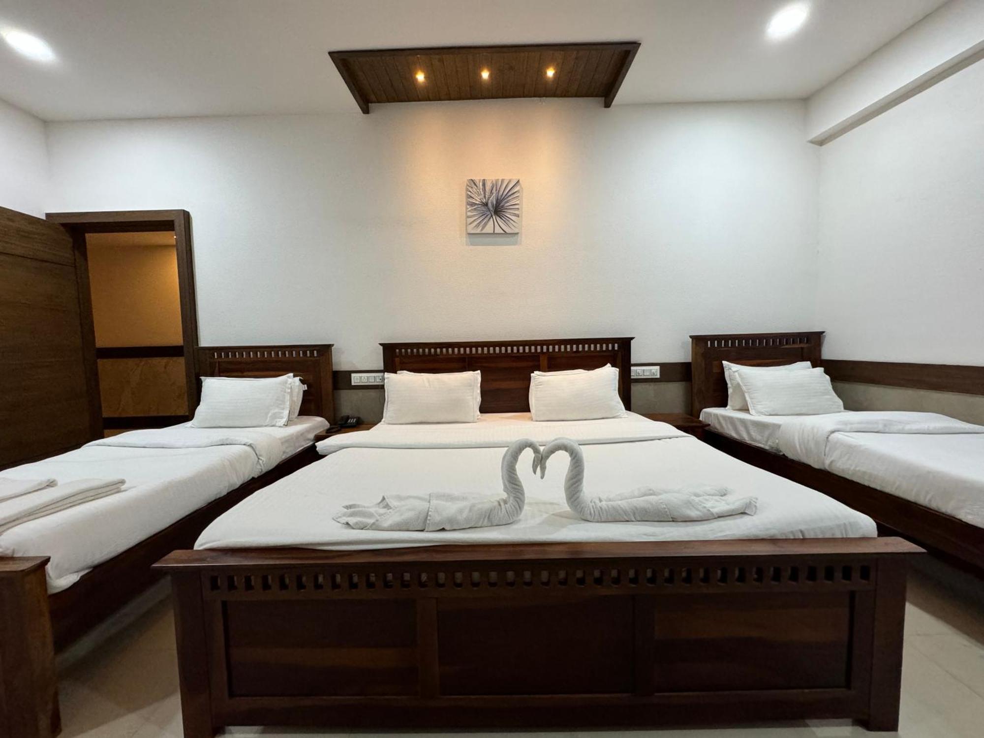 Hotel Tirth By Sonu'S Uddzsaín Szoba fotó